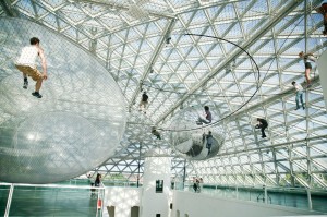 Tomás Saraceno: in orbit im K21 Ständehaus