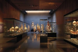 Glasbau Hahn im Museo Chileno de Arte Precolombino