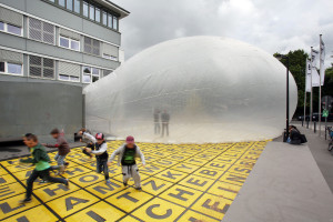Das Küchenmonument vor der Berlinischen Galerie