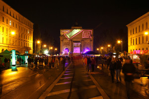 Urbane Kunst zum Sonnenuntergang: Art made with IBM Cloud