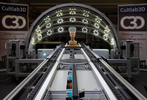 Fraunhofer-Forscher scannen Saurierknochen vor Publikum