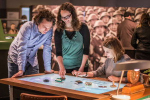 interactive scape setzt Multitouch-Tisch für das DDR Museum um