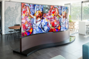 Curved-OLED Screens von LG im Portfolio von satis&fy