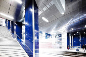 Glas Wagener stattet Vorzeigeprojekt der Düsseldorfer U-Bahn aus
