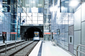 Glas Wagener stattet Vorzeigeprojekt der Düsseldorfer U-Bahn aus
