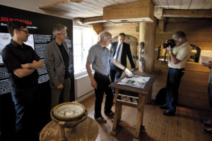 Multimedialer Kartentisch im Augsburger Fugger und Welser Erlebnismuseum