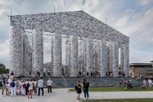 „The Parthenon of Books” bei der documenta 14