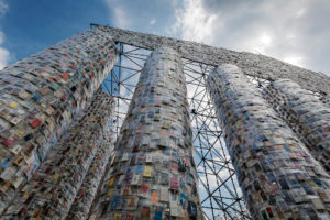 „The Parthenon of Books” bei der documenta 14