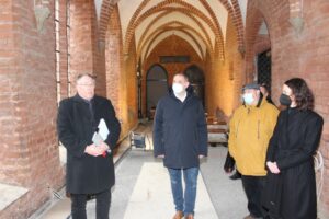 SES-Geschäftsführer Carsten Schwarzlose, Oberbürgermeister Alexander Badrow, Denkmalpfleger Gunnar Möller und Museumsdirektorin Dr. Maren Heun (von links, Foto: Hansestadt Stralsund)