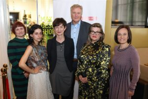 Foto von links: Jana David-Wiedemann, Sophie Mashraki, Elke Hesse, Klaus Albrecht Schröder, Lilli Hollein, Saskia Wallner (Foto: Katharina Schiffl)