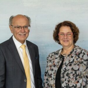 Josef Mederer mit Astrid Pellengahr (Foto: Peter Bechmann/Bezirk Oberbayern)