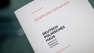 Abbildung des Eckpunktepapiers für das „Deutsch-Polnische Haus“ (Foto: Kira Hofmann/photothek)