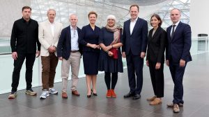 Kulturstaatsministerin Roth hat mit NRW-Kulturministerin Brandes und dem Düsseldorfer Oberbürgermeister Keller die Gründungskommission des Deutschen Fotoinstituts vorgestellt. (Foto: MKW NRW/Marco Stepniak)